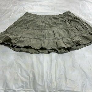 Abercrombie & Fitch mini skirt. Gently used, size Medium.‎